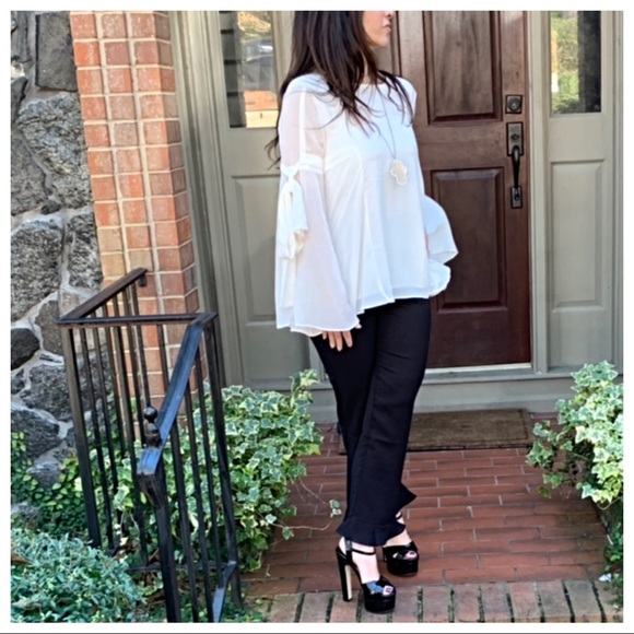 ONLY SIZE S ✨LAST ONE✨Gorgeous bell sleeves blouse - Picture 6 of 8